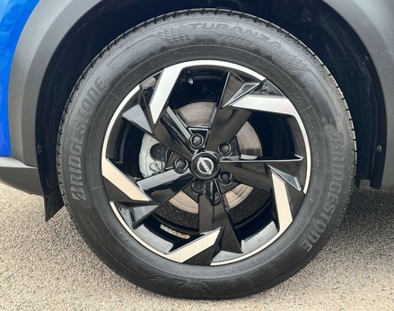 Nissan Juke 1.0 Juke N-Connecta DiG-T Semi-Auto 5dr 12