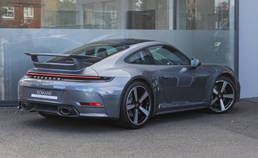 Porsche 911 Carrera (992.2) 4