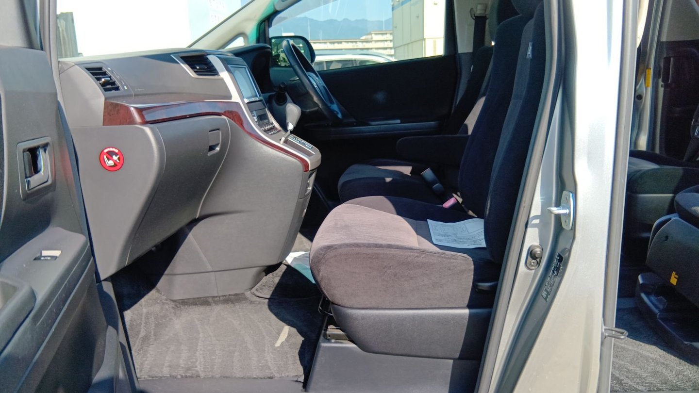 2012 Toyota Alphard JDM car for sale — photo 23 of 25