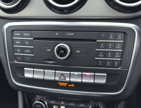 Mercedes-Benz CLA Class 2.1 CLA 220 WhiteArt D Auto 5dr 27