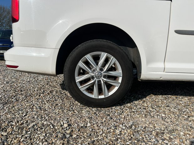 Volkswagen Caddy Maxi AUTO LWB L2H1 Highline C20 Air Con Alloys Camera Nav EURO 6 NO VAT 20