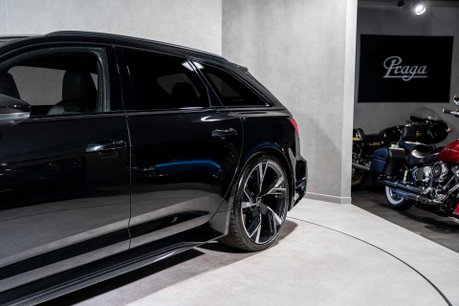 Audi RS6 Avant QUATTRO CARBON BLACK. VAT Q. WARRANTY. HEATED & COOLED SEATS. B & O. 60