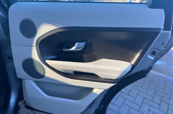 Land Rover Range Rover Evoque 2.2 SD4 PRESTIGE AUTO 33