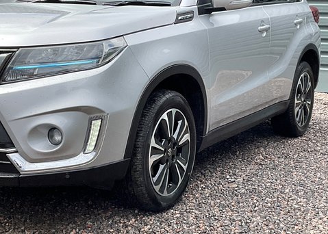 Suzuki Vitara SZ5 BOOSTERJET MHEV 9