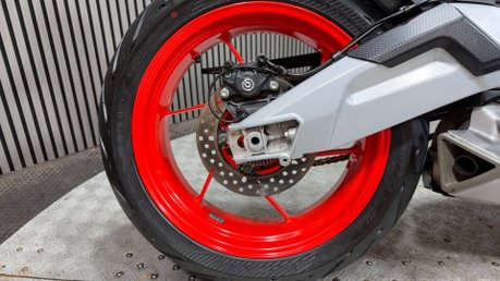 Aprilia Tuono 660 2021 ONLY 11K STUNNING BIKE NEW TYRES MID WEIGHT NAKED 39