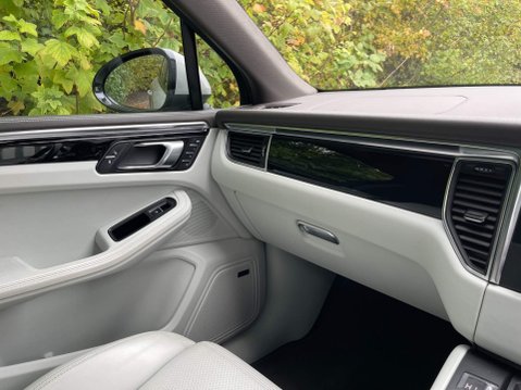 Porsche Macan 3.0 TD V6 S PDK 4WD Euro 6 (s/s) 5dr 31