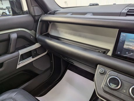 Land Rover Defender 2.0 Defender SE Auto 4WD 5dr 46