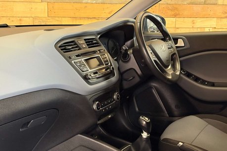 Hyundai i20 1.2 Premium Hatchback 5dr Petrol Manual Euro 6 (84 ps) 8