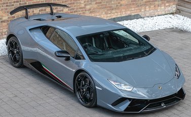 Lamborghini Huracan LP640-4 Performante 8