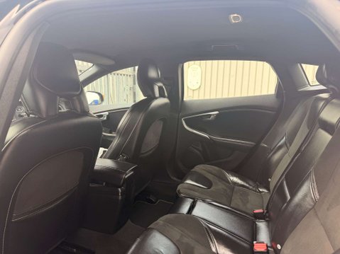 Volvo V40 2.0 V40 R-Design D2 5dr 22