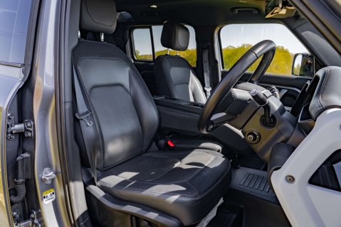 Land Rover Defender 110 Hard Top X-Dynamic HSE 10