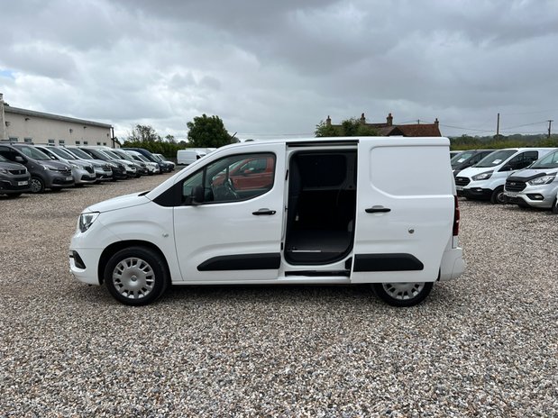 Vauxhall Combo SWB L1H1 Low Roof Sportive 2000 Air Con Sensors Nav EURO 6 NO VAT 11