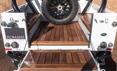 Land Rover Defender 90 Bowler Edition 31