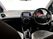 Toyota Aygo 1.0 VVT-i x-play Hatchback 5dr Petrol Manual Euro 6 (s/s) (71 ps) Bluetooth 19