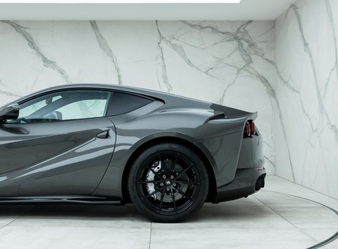 Ferrari 812 Superfast 36