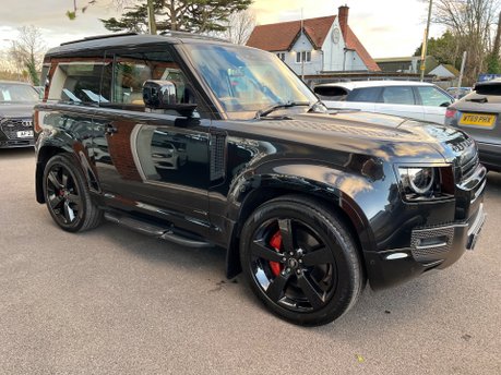 Land Rover Defender X MHEV 10