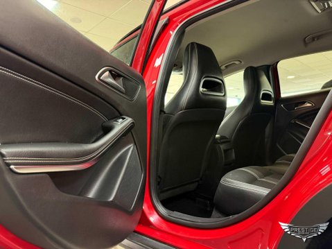 Mercedes-Benz GLA 1.6 GLA180 Urban Edition 7G-DCT Euro 6 (s/s) 5dr 48