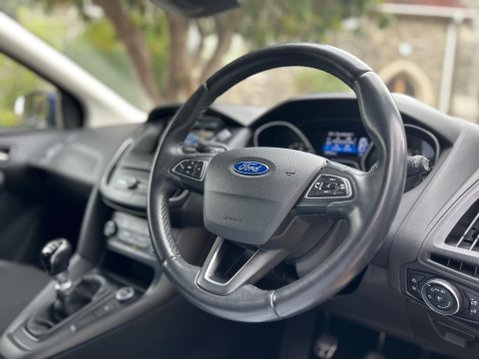 Ford Focus ZETEC S 31