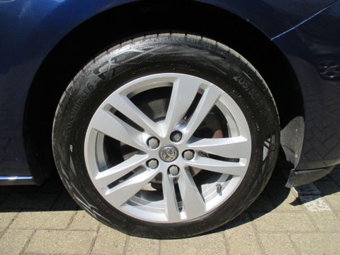 Vauxhall Astra 1.5 Turbo D Business Edition Nav Sports Tourer Euro 6 (s/s) 5dr 14