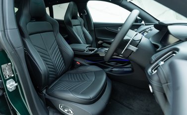 Aston Martin DBX 707 11