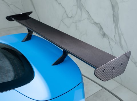 Aston Martin Vantage GT8 32