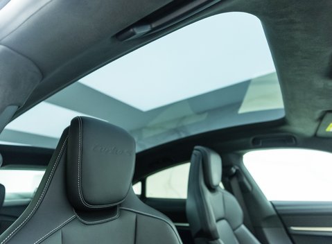 Porsche Taycan TURBO S 16