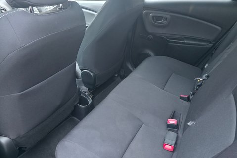 Toyota Yaris VVT-I DESIGN.. 1 PREVIOUS KEEPER.. £35 ROAD TAX.. 8 SERVICES.. 16