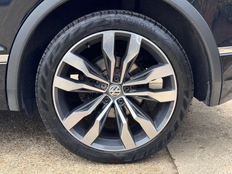 Volkswagen Tiguan 2.0 Tiguan R-Line TDI BlueMotion Technology 4Motion Semi-Auto 4WD 5dr 62