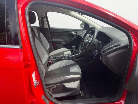 Ford Focus 1.0T EcoBoost Zetec Euro 5 (s/s) 5dr 12