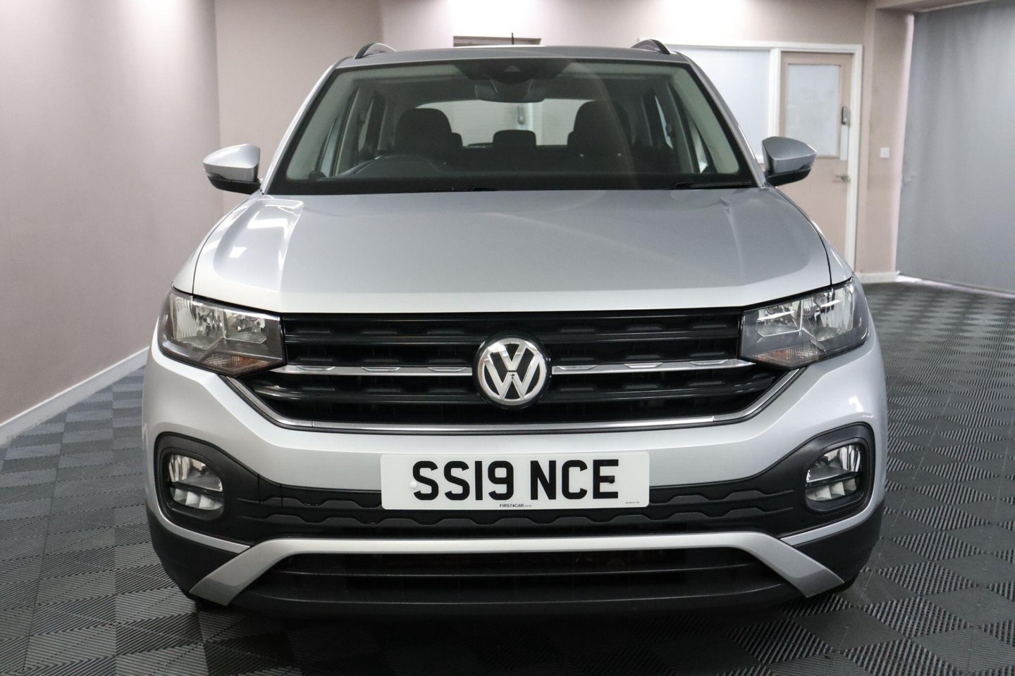 2019 Volkswagen T-Cross — image 2