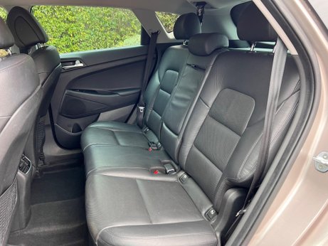 Hyundai TUCSON 2.0 CRDi Premium Auto 4WD Euro 6 5dr 33