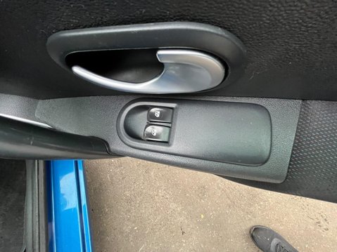 Renault Clio 1.4 16v Dynamique 5dr 37