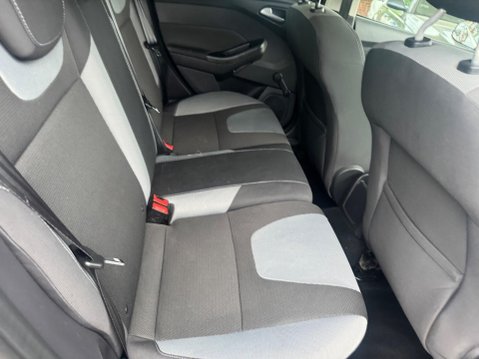 Ford Focus 1.6 Zetec Euro 5 5dr 27