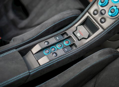 McLaren 675LT Spider MSO Carbon Series 22