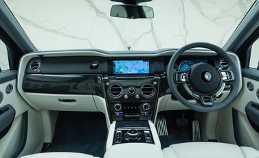 Rolls-Royce Cullinan BLACK BADGE 24