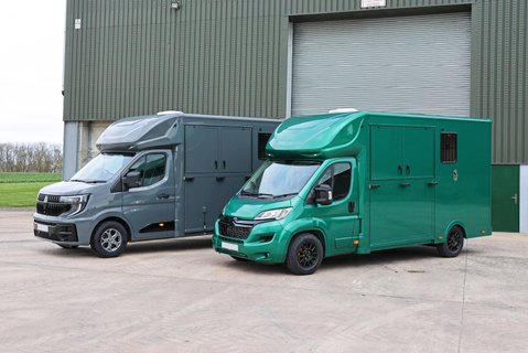 Brand new Pre registered 4.5 TON Seeker Horsebox delivery miles with aluminium stallion partitions  26
