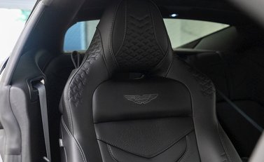 Aston Martin DBS Superleggera 11