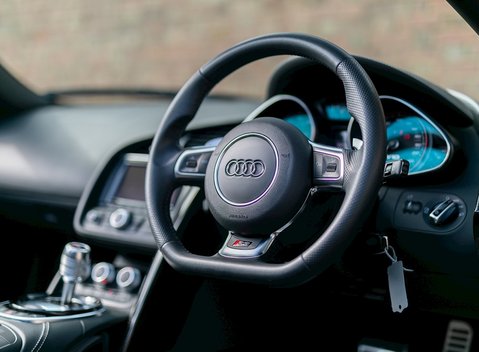 Audi R8 V10 Spyder 13