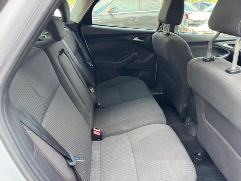 Ford Focus 1.6 TDCi Titanium Navigator Euro 5 (s/s) 5dr 27