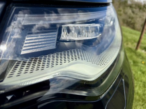 Land Rover Discovery R-DYNAMIC SE MHEV 20