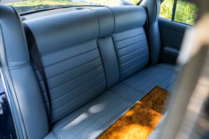 Aston Martin Lagonda Rapide Sports Saloon Manual 32