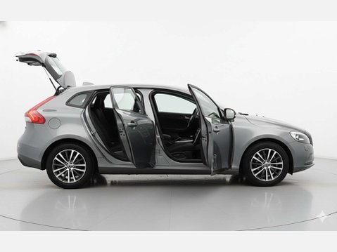 Volvo V40 2.0 V40 Momentum Nav+ T2 5dr 19
