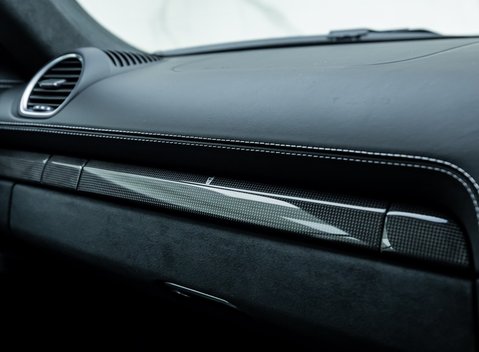 Porsche Cayman GT4 718 20