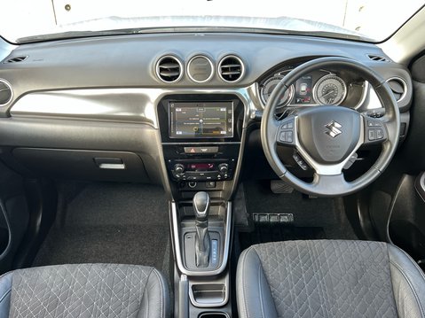 Suzuki Vitara SZ5 MHEV 10