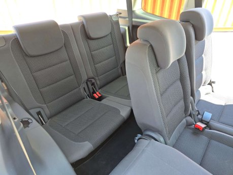 Volkswagen Touran 1.4 TSI BlueMotion Tech SEL MPV 5dr Petrol DSG Euro 6 (s/s) (150 ps) 44