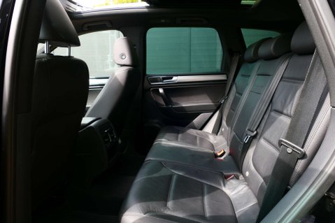 Volkswagen Touareg 3.0 Touareg V6 R-Line TDI BlueMotion Technology Auto 4WD 5dr 20