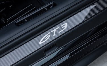 Porsche 911 GT3 TOURING (992) 29