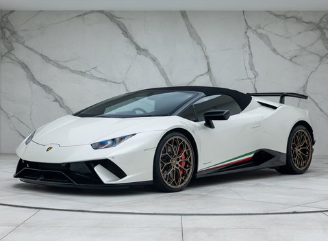 Lamborghini Huracan Spyder LP640-4 Performante 2