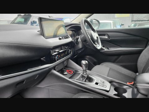 Nissan Qashqai DIG-T N-CONNECTA MHEV 11
