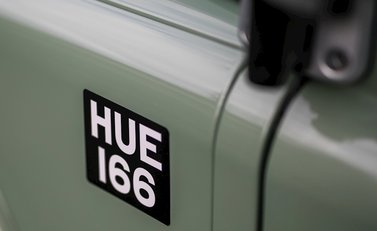 Land Rover Defender 110 Heritage 30